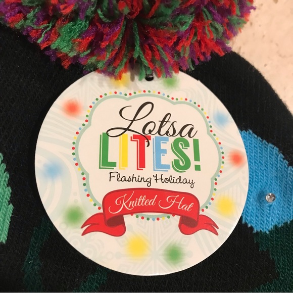 NWT Flashy Holiday Knitted Hat by Lotsa Lites. On/off switch controls lights. - Picture 4 of 8